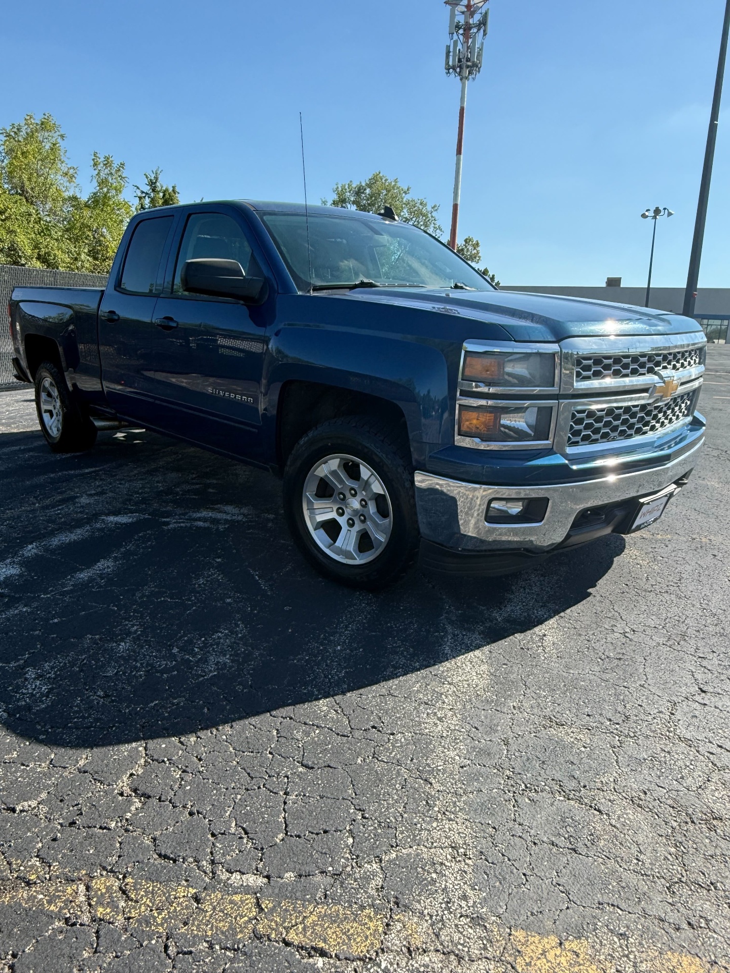 2015 Chevrolet Silverado 1500 LT photo 2